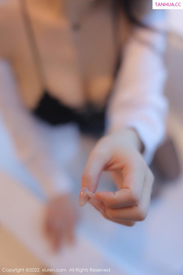   [XiuRen]高清写真图 2022.11.28 No.5916 雨儿1494 新人短裙第57张图片